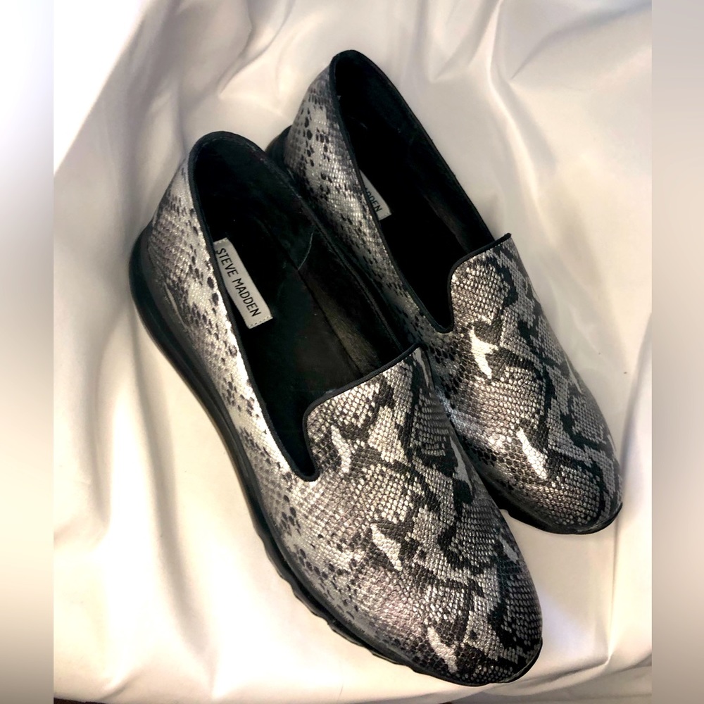 Grey Snake 🐍 Steve Madden slip on loafer sz 13